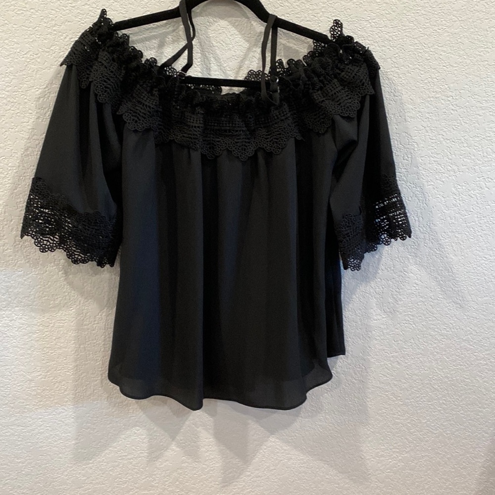 I.N. San Francisco off-the-shoulder top, Size Medium